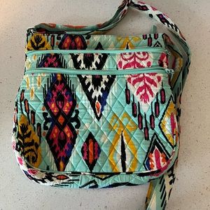 SOLD Vera Bradley crossbody medium